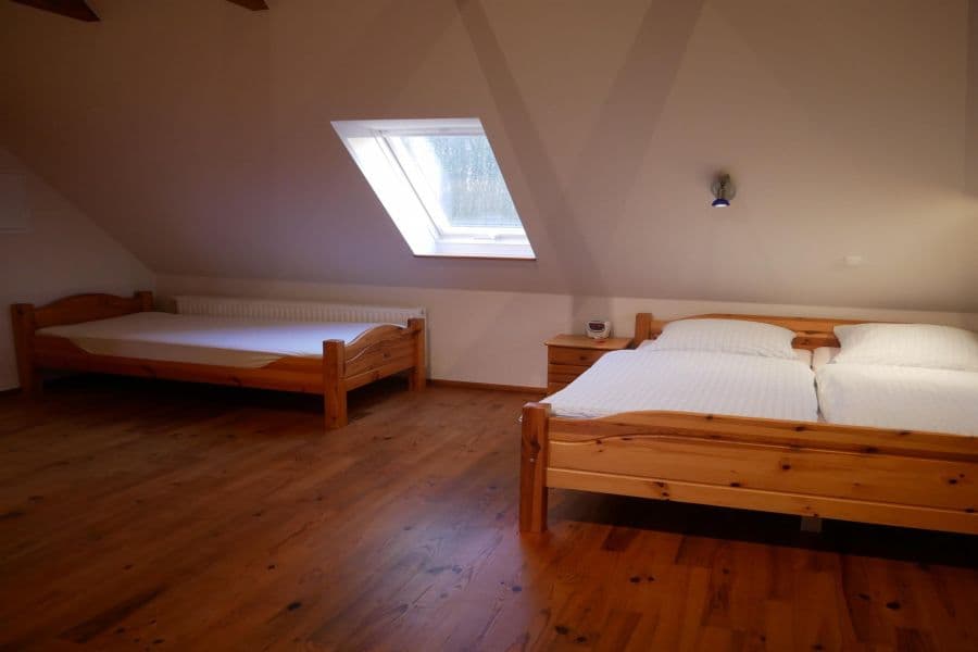Betten der Ferienwohnung Wolfshoehle auf dem Ferienhof Holste