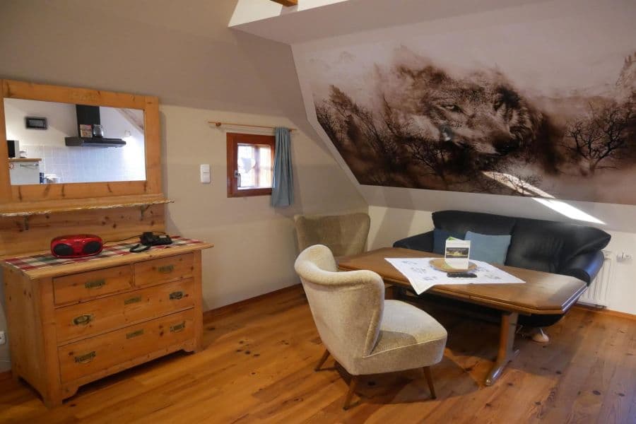 Essbereich der Ferienwohnung Wolfshoehle auf dem Ferienhof Holste