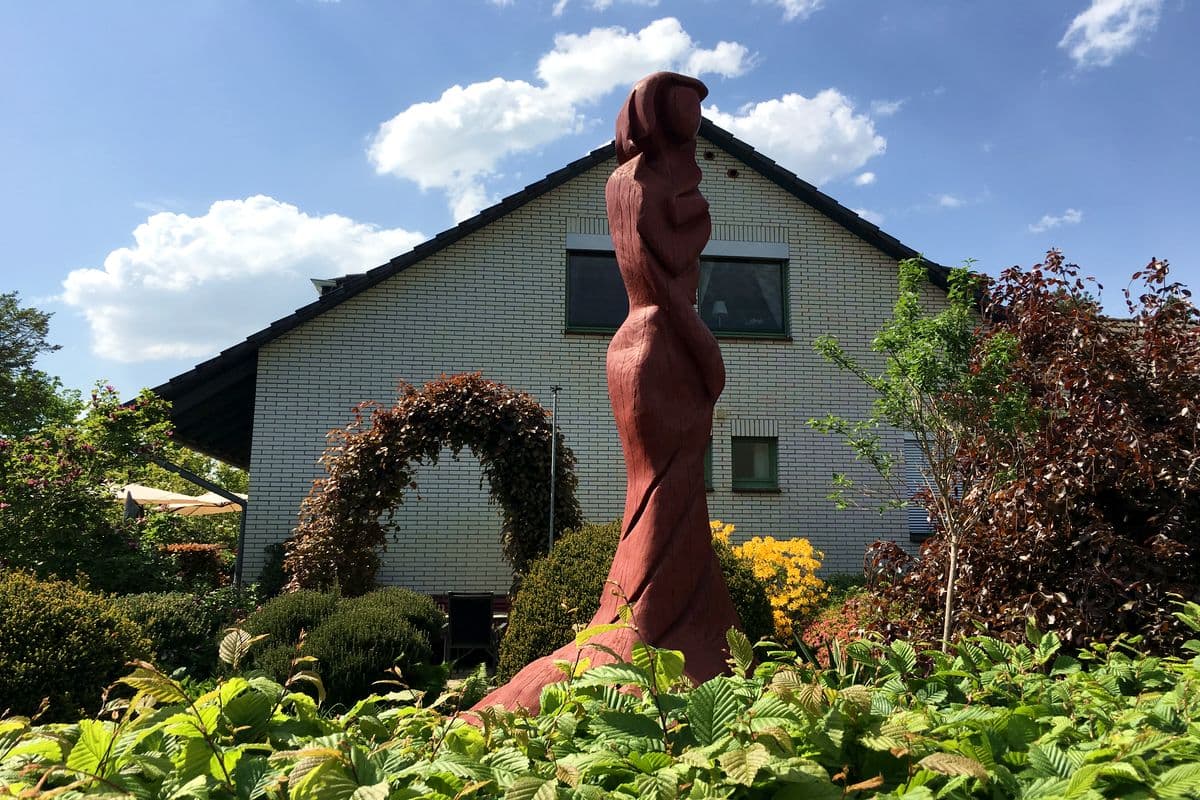 Skulptur im Garten Haus 52° Nord