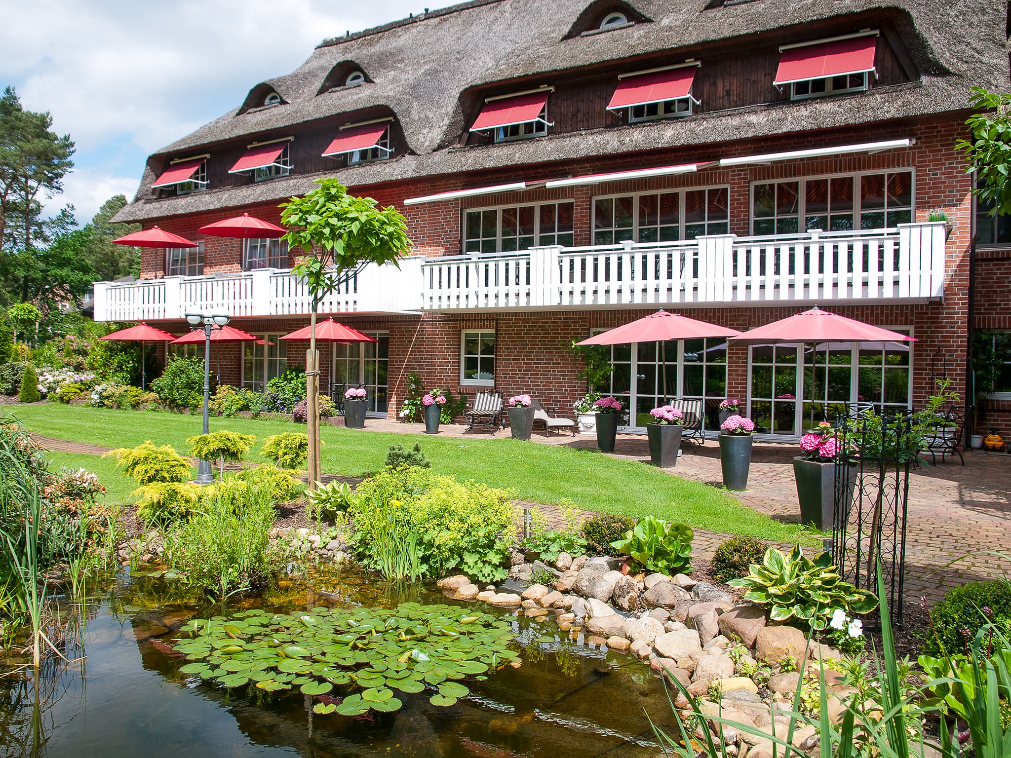 Gartenansicht des Amethyst Hotel in Lüneburg