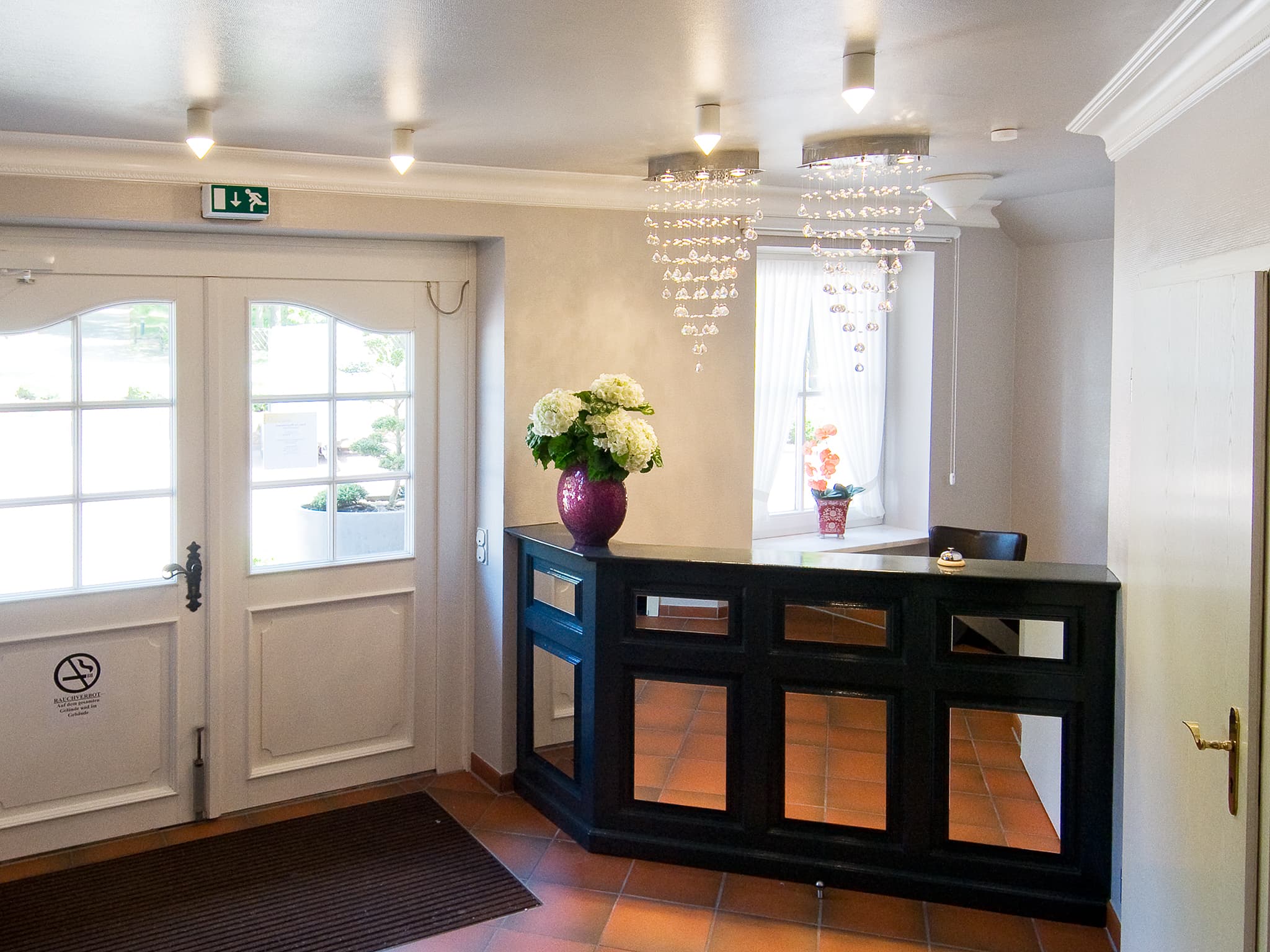 Rezeption in dem Amethyst Hotel in Lüneburg