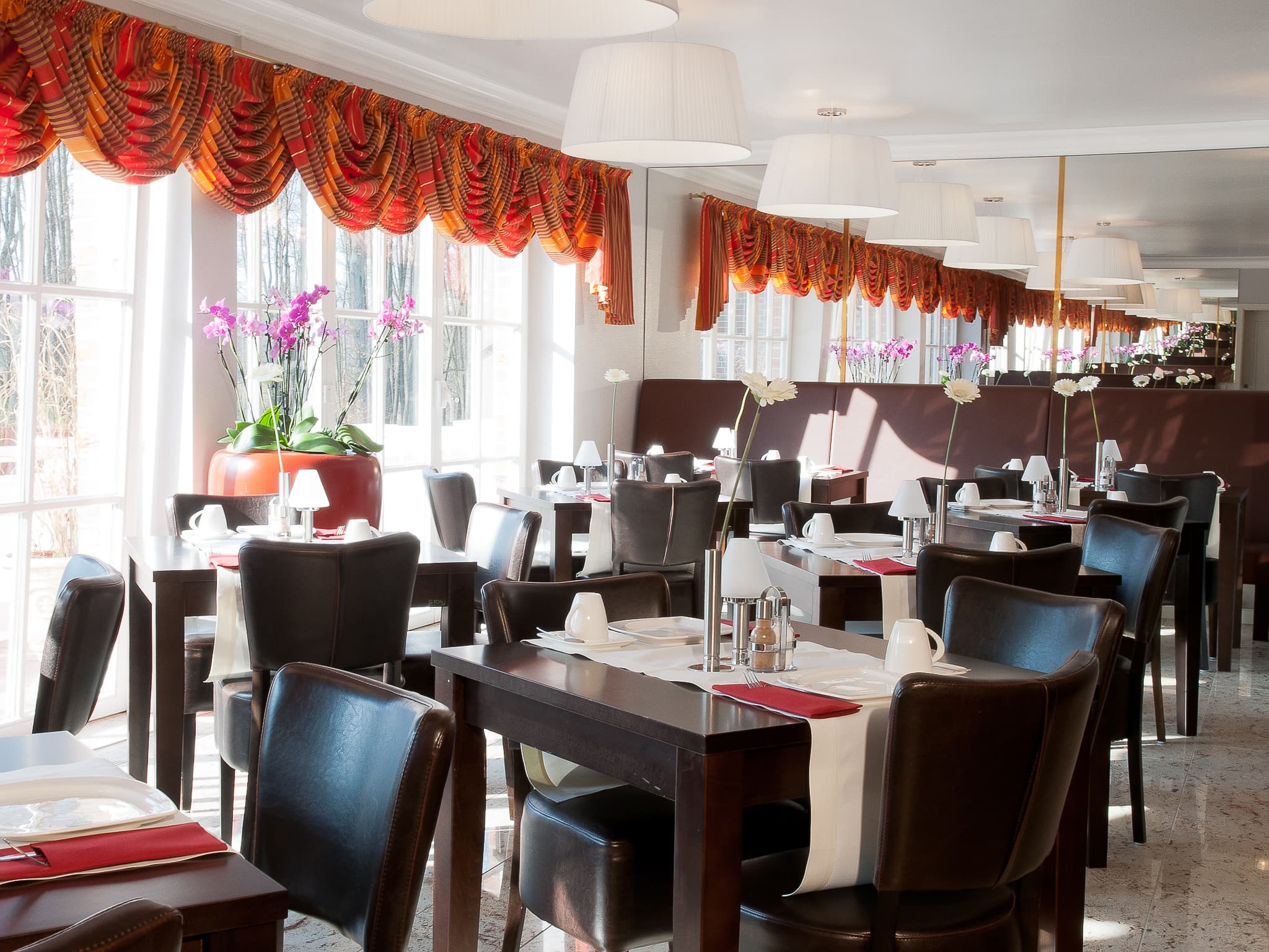 Frühstücksraum in dem Amethyst Hotel in Lüneburg