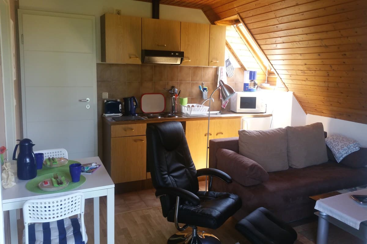 Ess- und Wohnbereich in der Ferienwohnung "Piccolo" Am Mühlenbach in Bergen