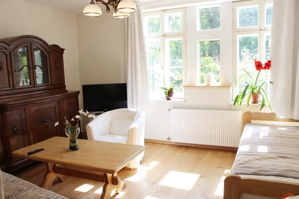 Wohnzimmer in der Ferienwohnung Bernsteinstube