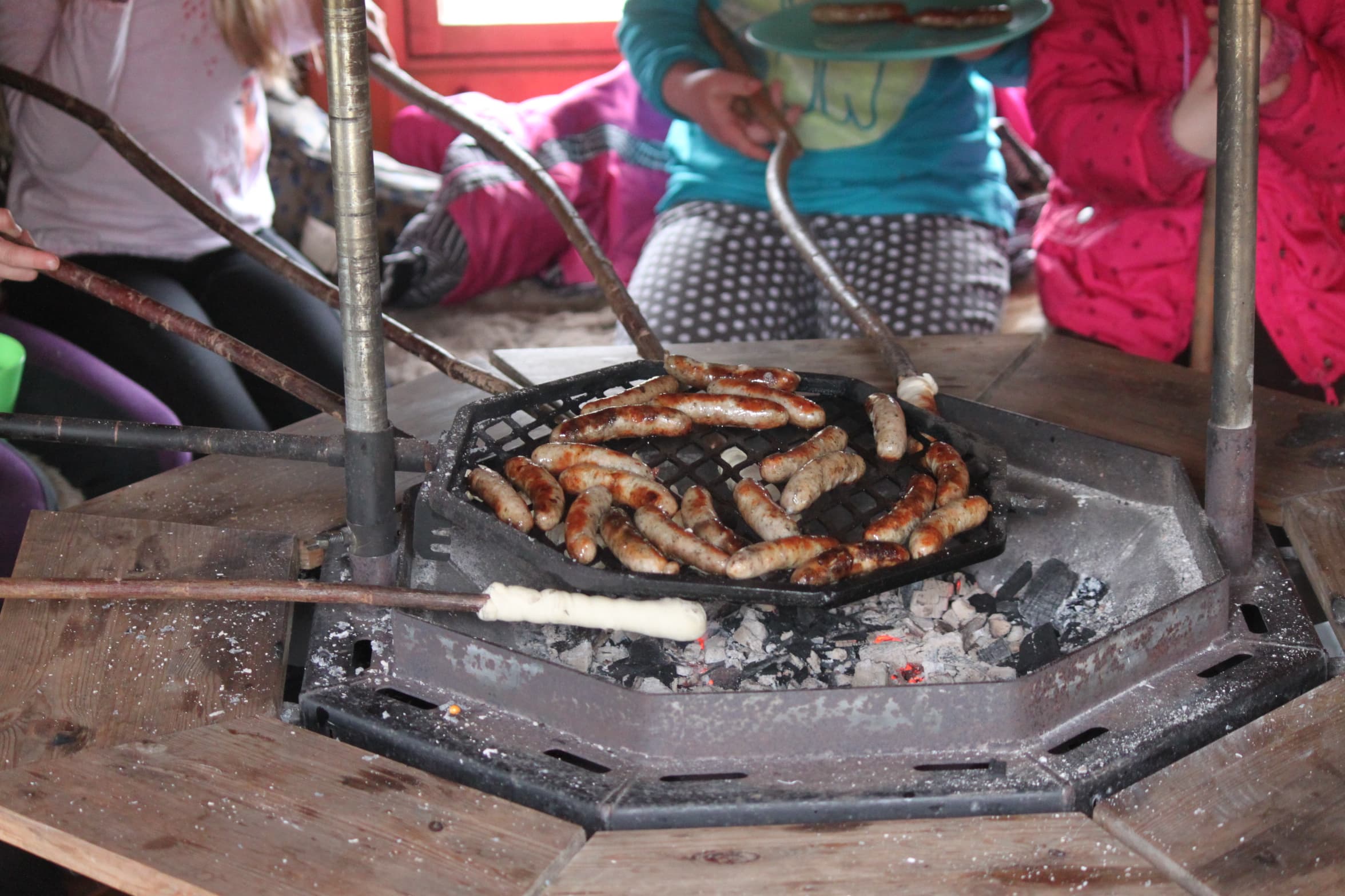 Stockbrot in der Kota auf der Kleinen Farm und Co in Tostedt