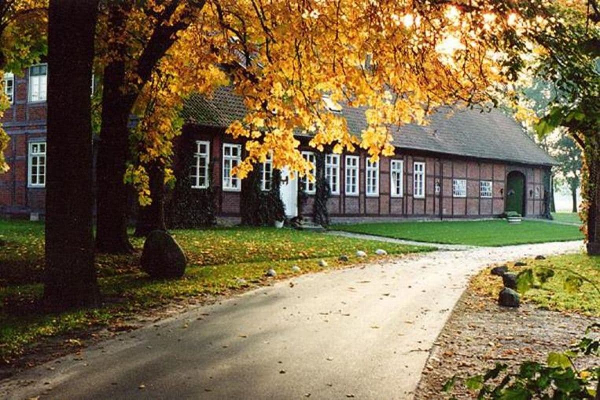 Auffahrt des Reiterhofs Bleckmar