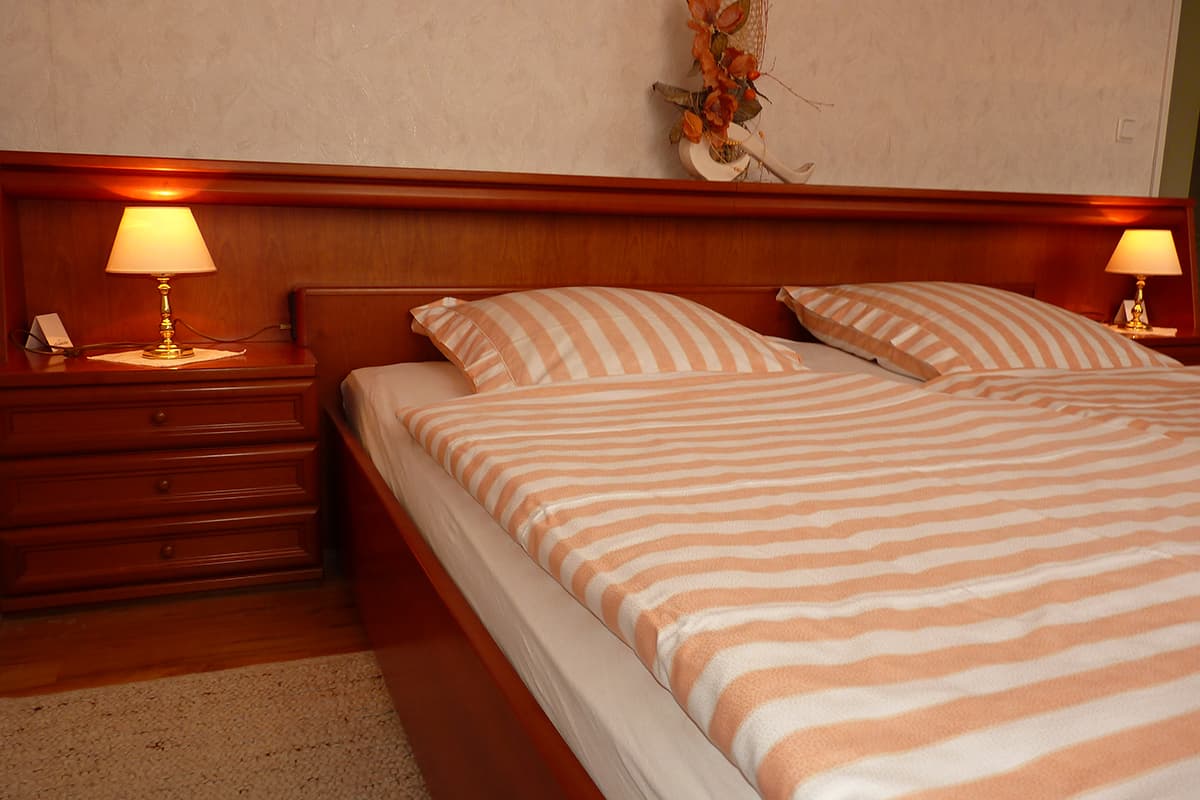 Ferienwohnungen Pension LindhoferApartments Pension LindhoferFerielejligheder Pension LindhoferVakantiewoningen Pension Lindhofer