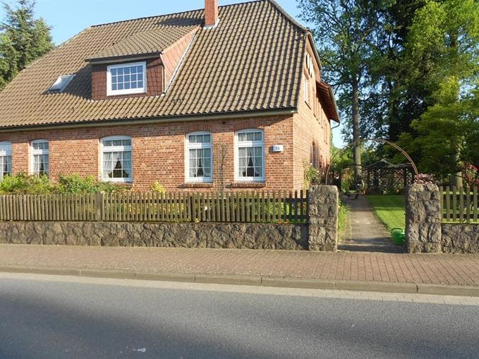 Blick von der Straße auf die Ferienwohnung Josef in Bispingen