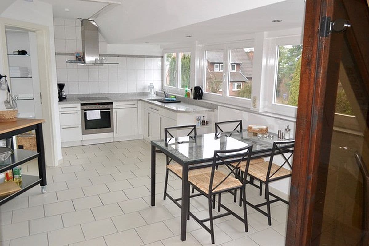 FeWo Im Auetal Küche mit Esstisch