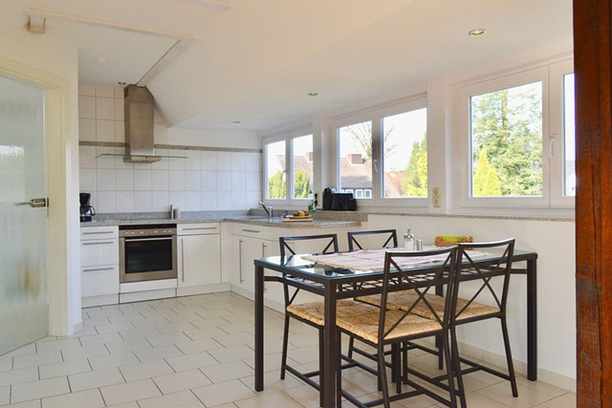 FeWo Im Auetal Küche mit Esstisch