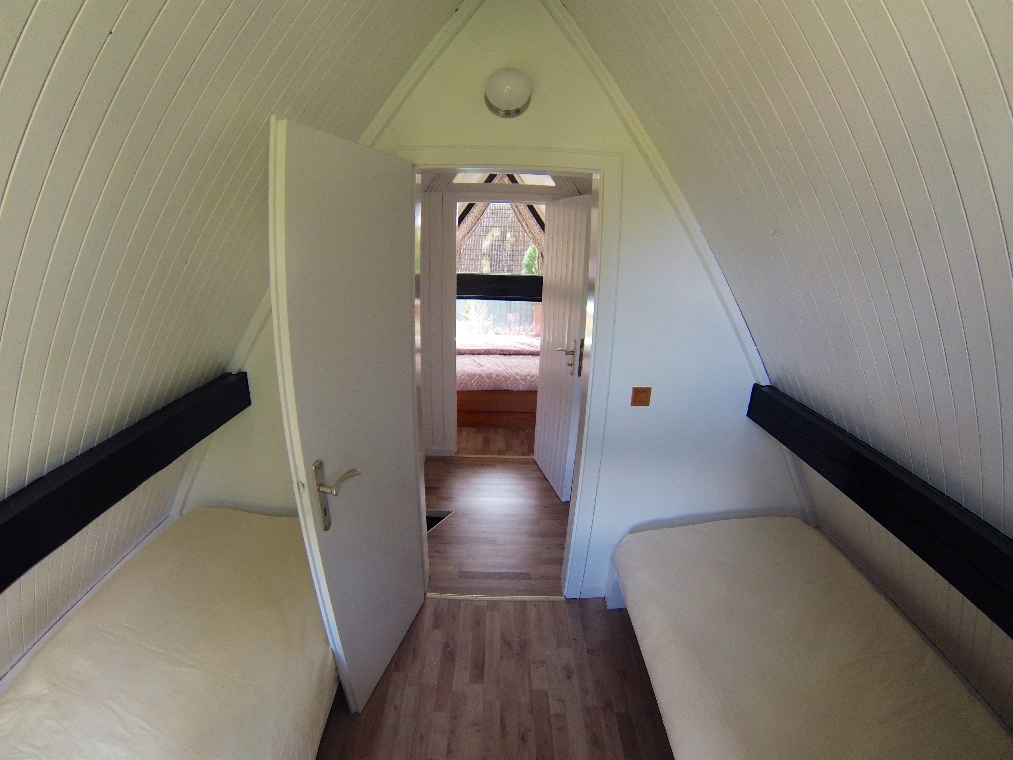 vom 2. Schlafzimmer mit den Blick ins 1. Schlafzimmer