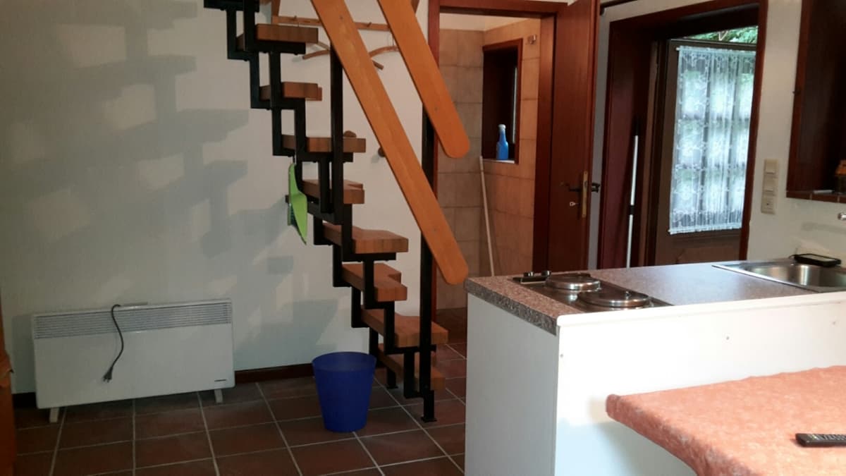 Wohnbereich mit Treppenaufgang zum DG