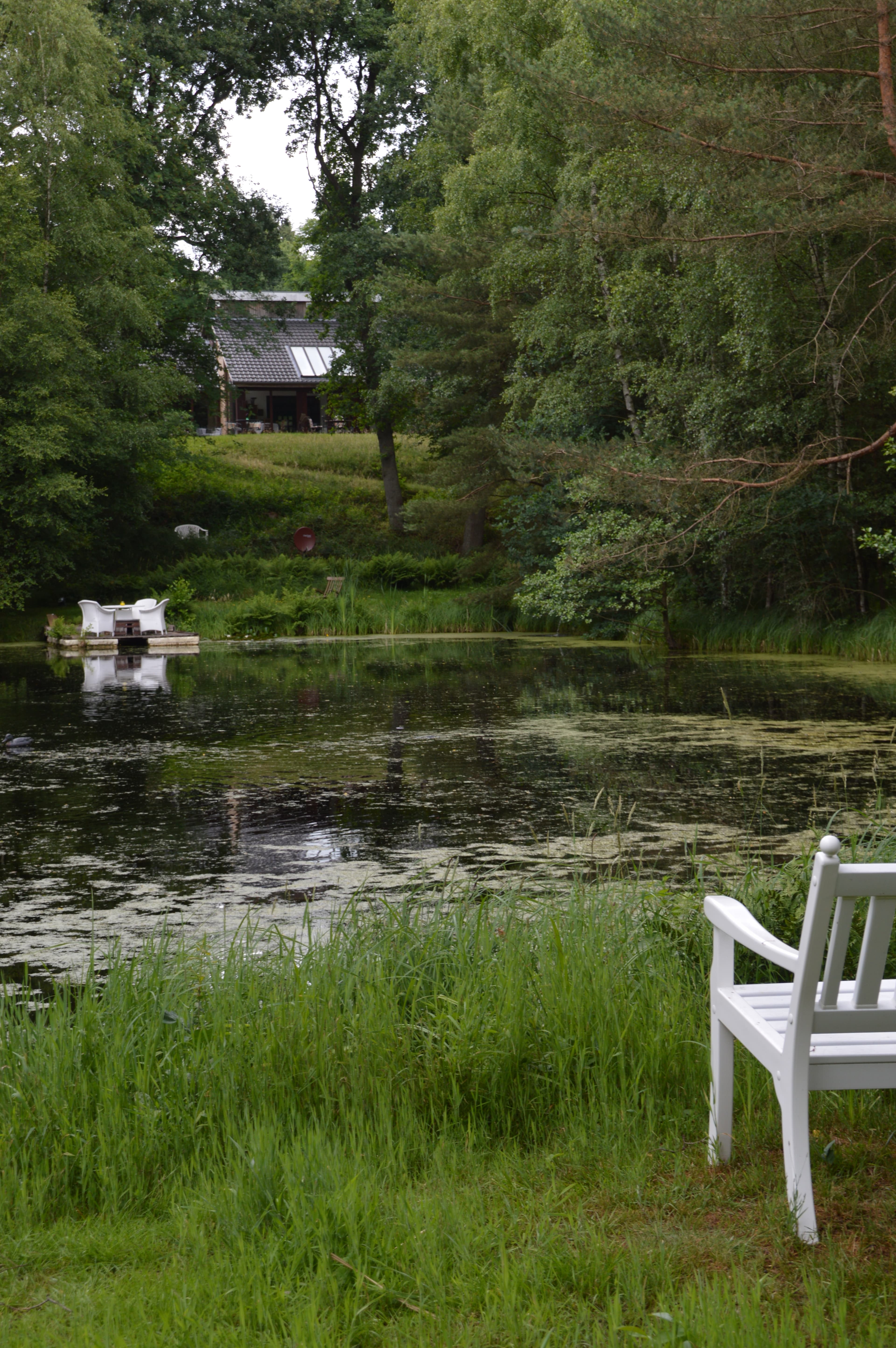 See mit Blick auf das Haus