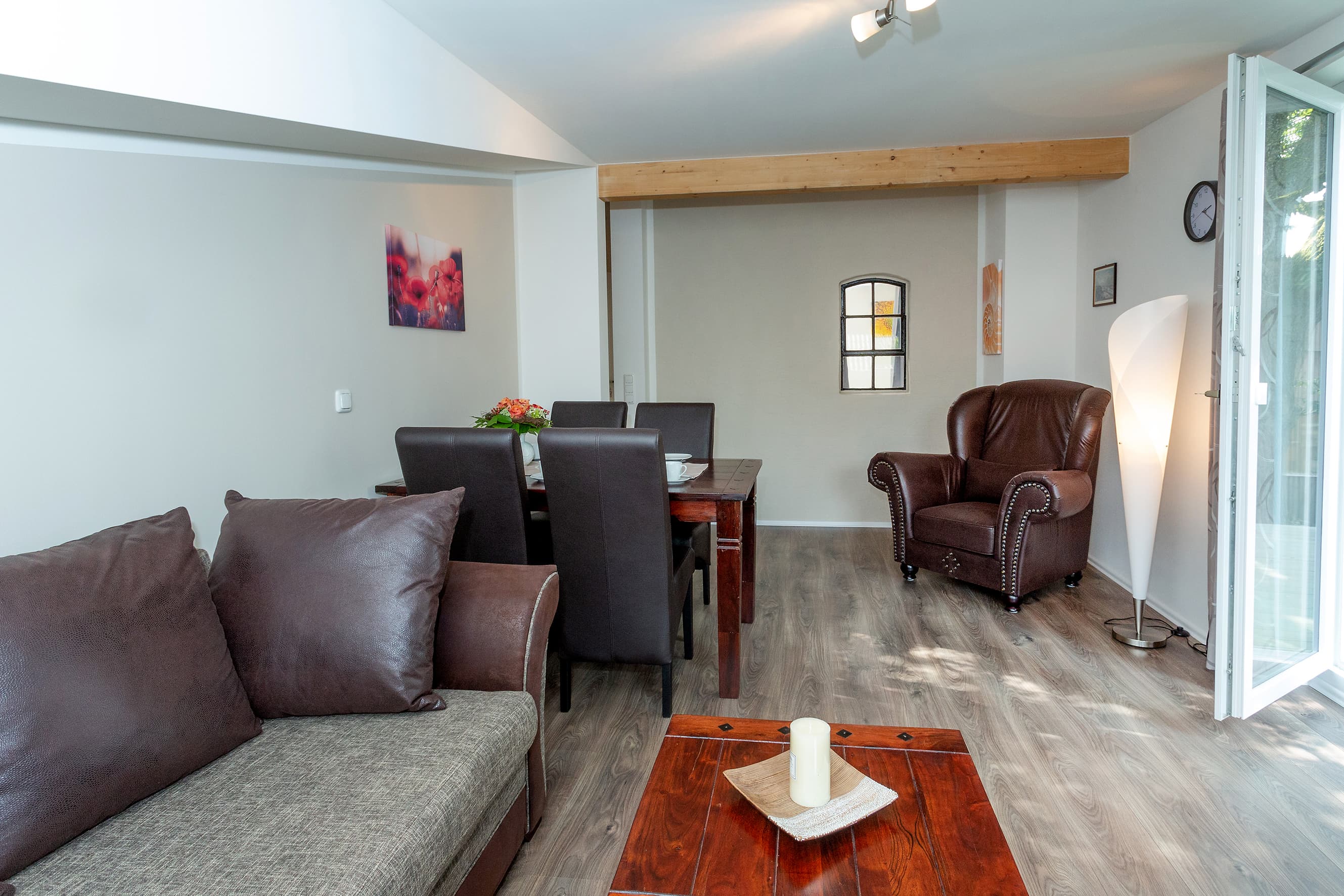 Wohn- und Esszimmer in der Ferienwohnung Zur Eiche in Toppenstedt