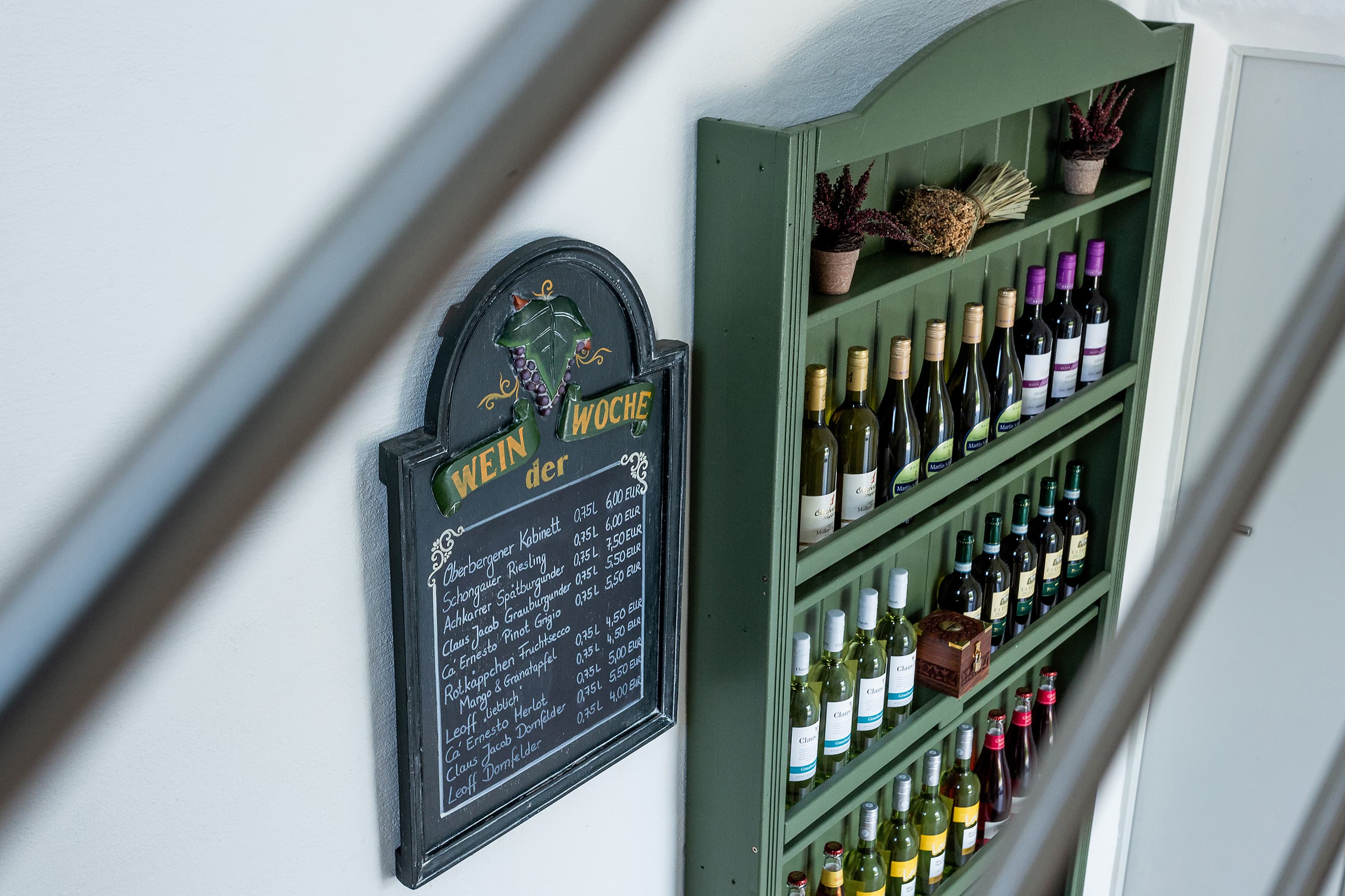 Weinregal in der Ferienwohnung Paulmann in Toppenstedt