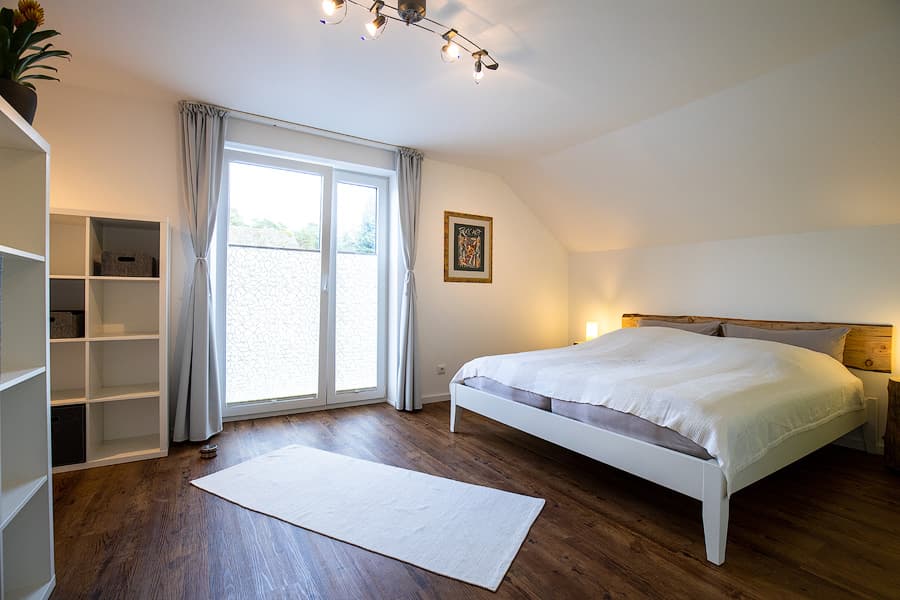 Schlafzimmer in den Ferienwohnungen Villa-Duck-Dich-Südheide in Hermannsburg