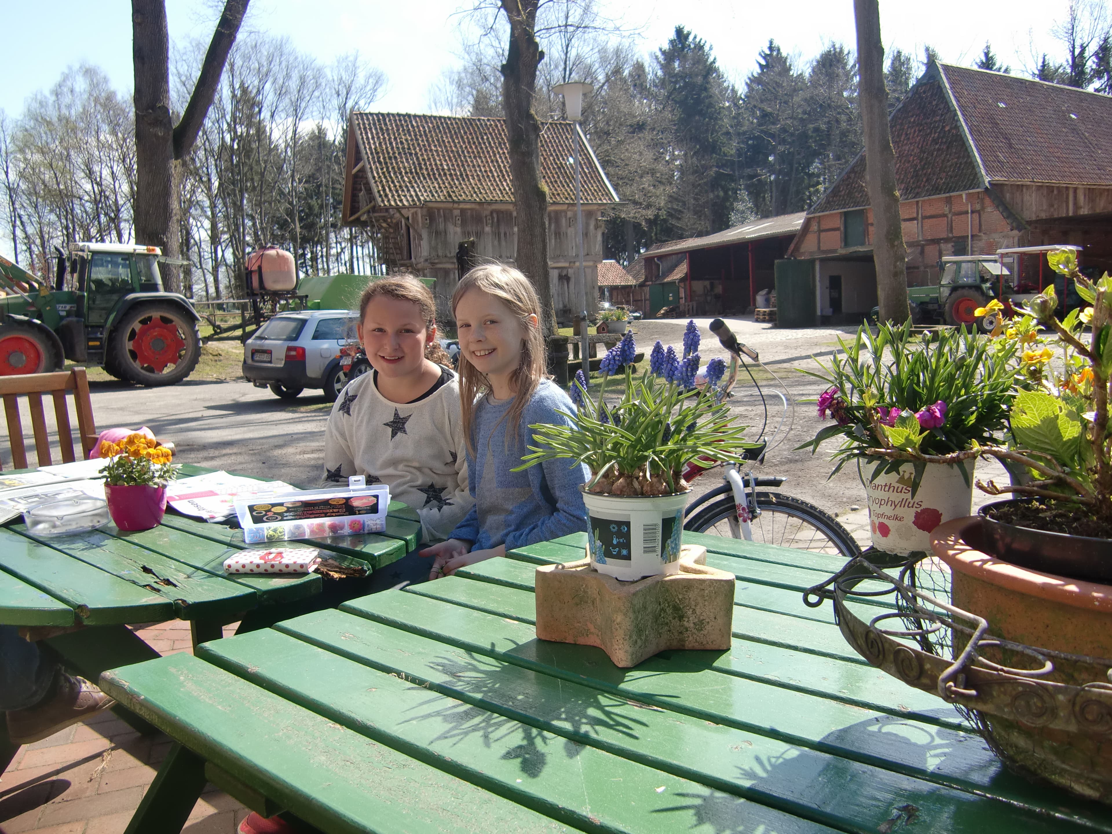 Am Gruppenraum kann auch gegrillt werden.