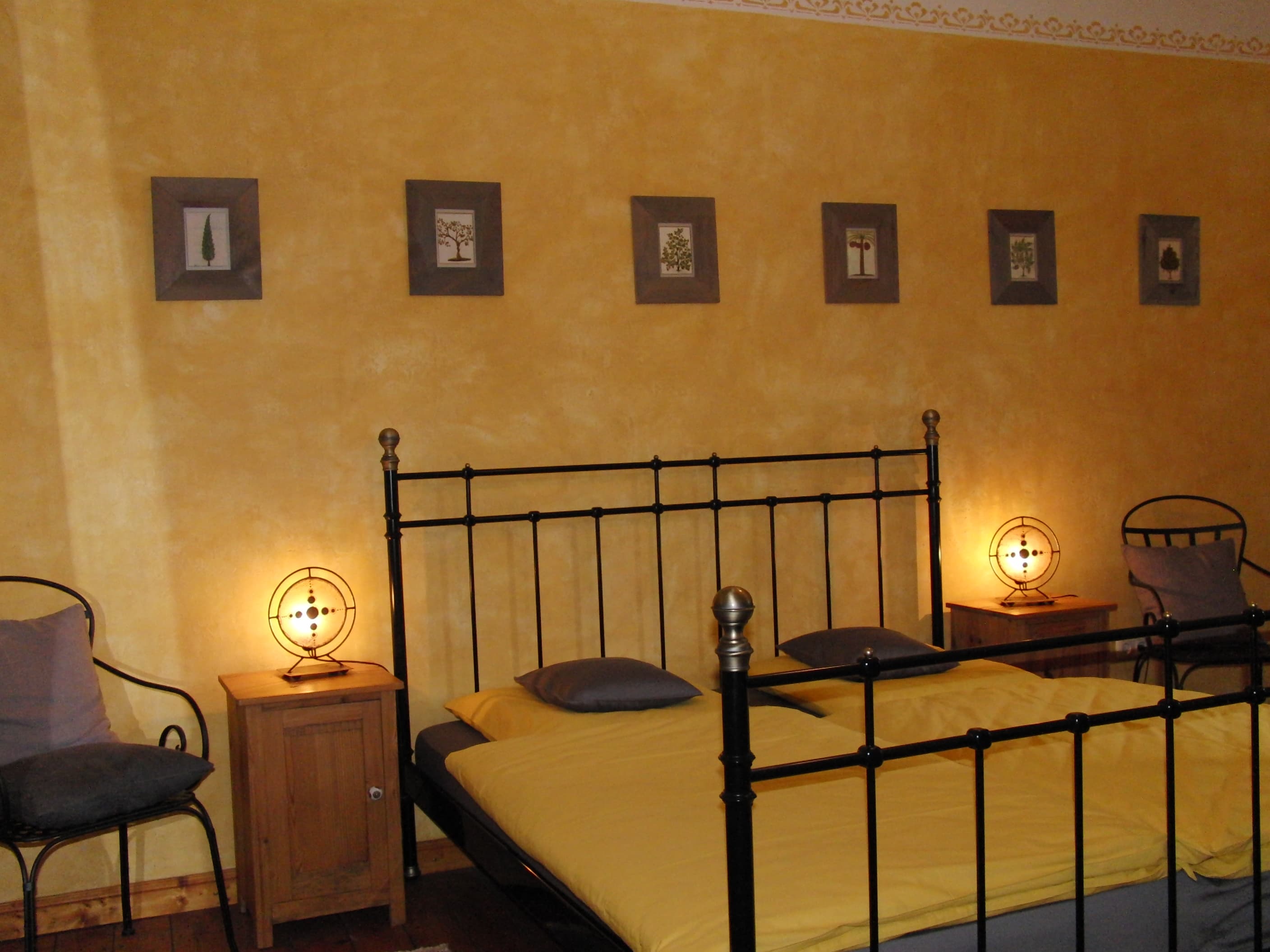 Gelbes Zimmer in der Ferienwohnung Gästehaus EinsA in Celle