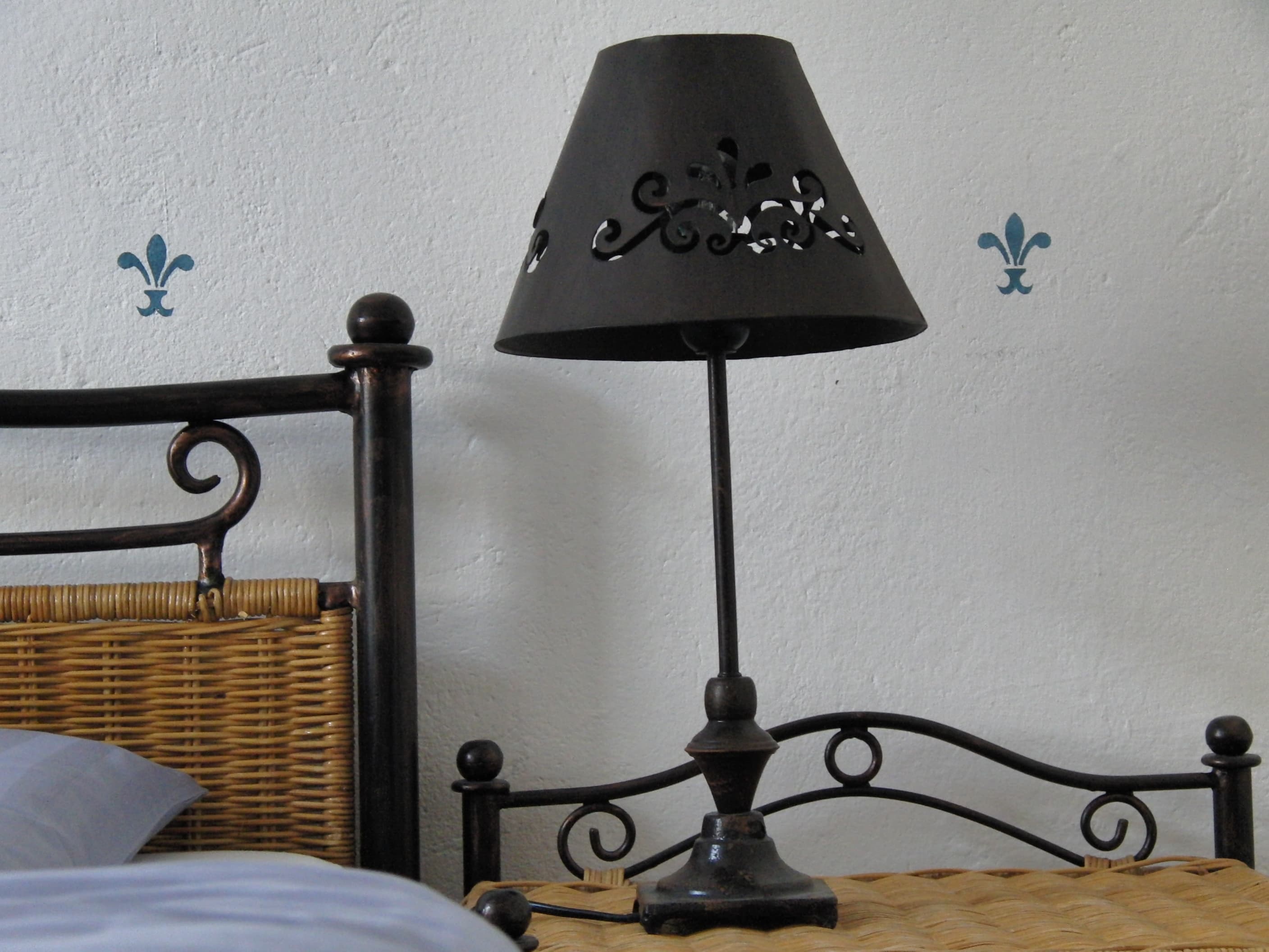 Nachttischlampe in der Ferienwohnung Gästehaus EinsA in Celle