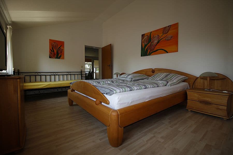 Schlafzimmer in den Ferienwohnungen Peters in Müden