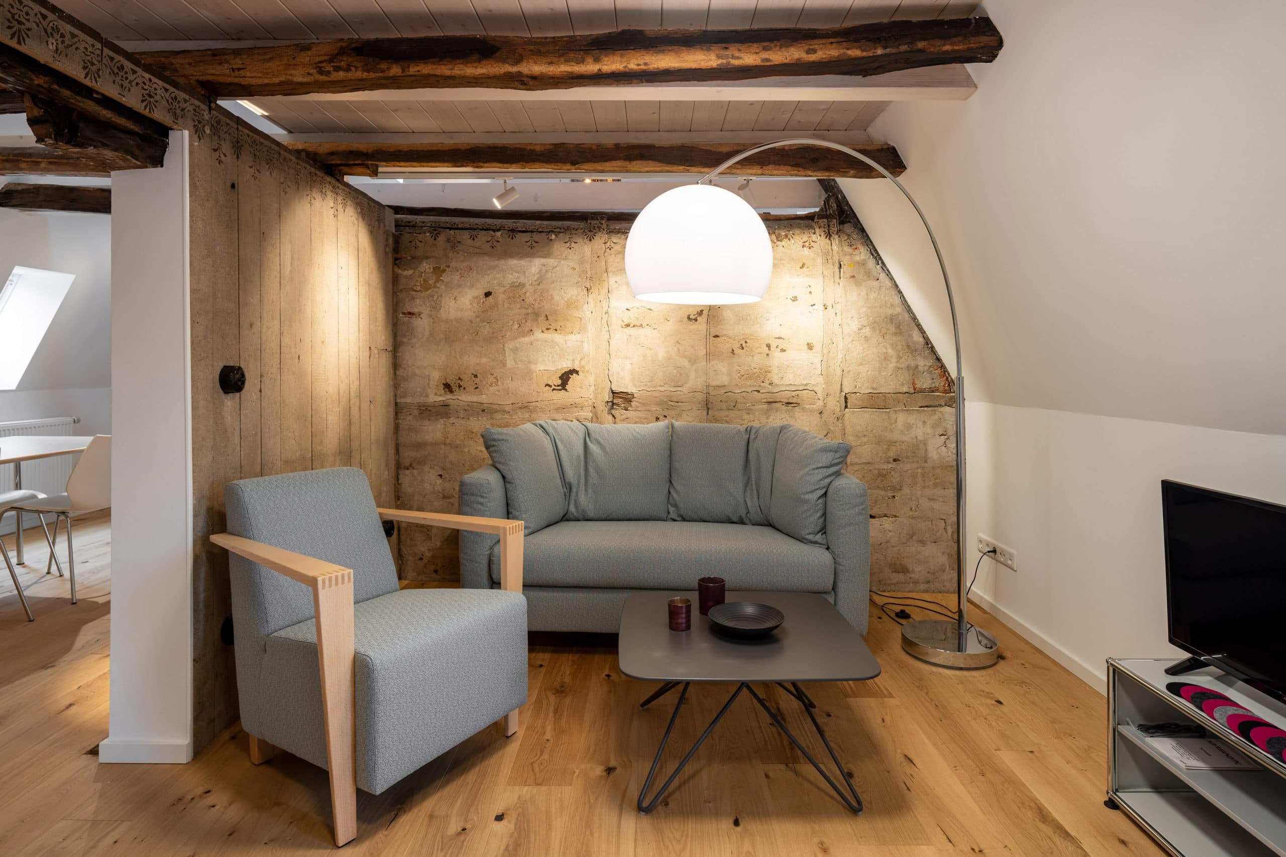 Wohnzimmer in der Michaelis Suite in Lüneburg