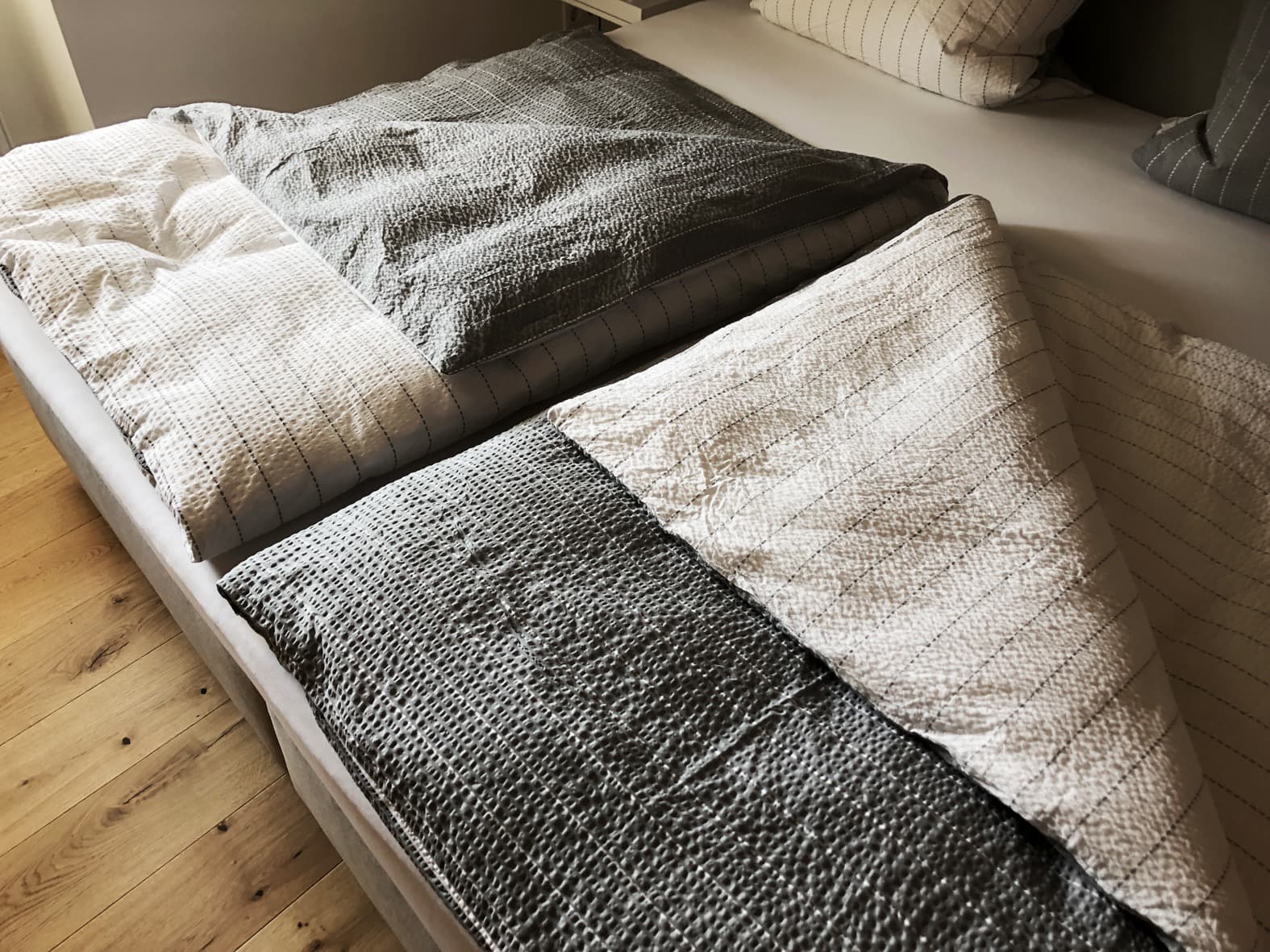 Bett in der Michaelis Suite in Lüneburg