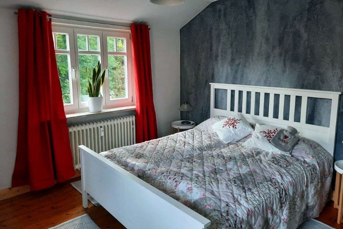 Schlafzimmer in der Ferienwohnung Facettenreich in Bergen
