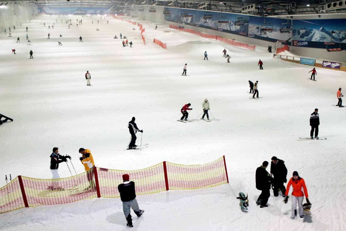 365 Tage Ski fahren im Snow Dome Bispingen, dem Freizeitpark an der A7