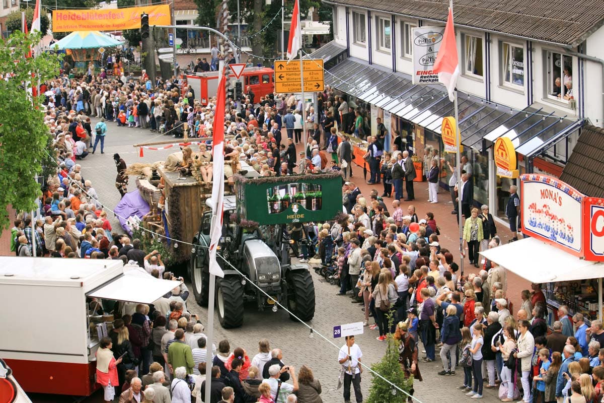Festumzug Heideblütenfest Schneverdingen, Krönung der Heidekönigin