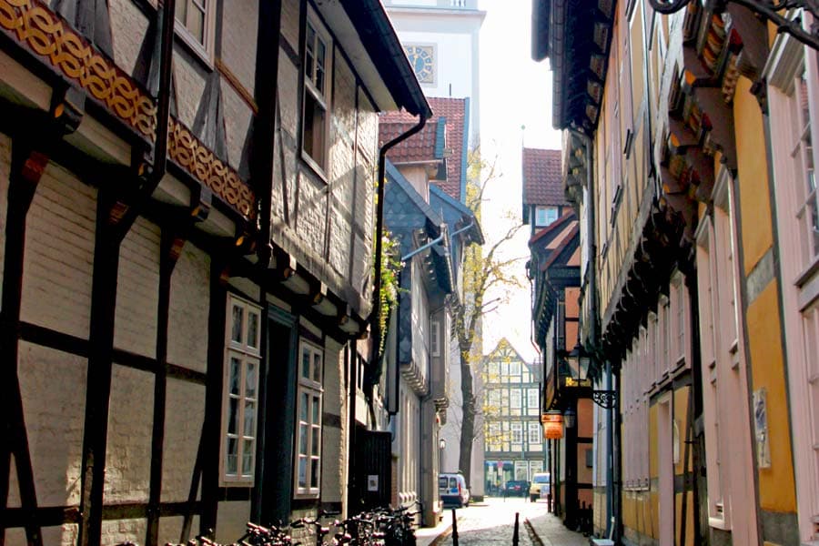Die schmale Kalandgasse in Celle ist eine Sehenswürdigkeit der STadt
