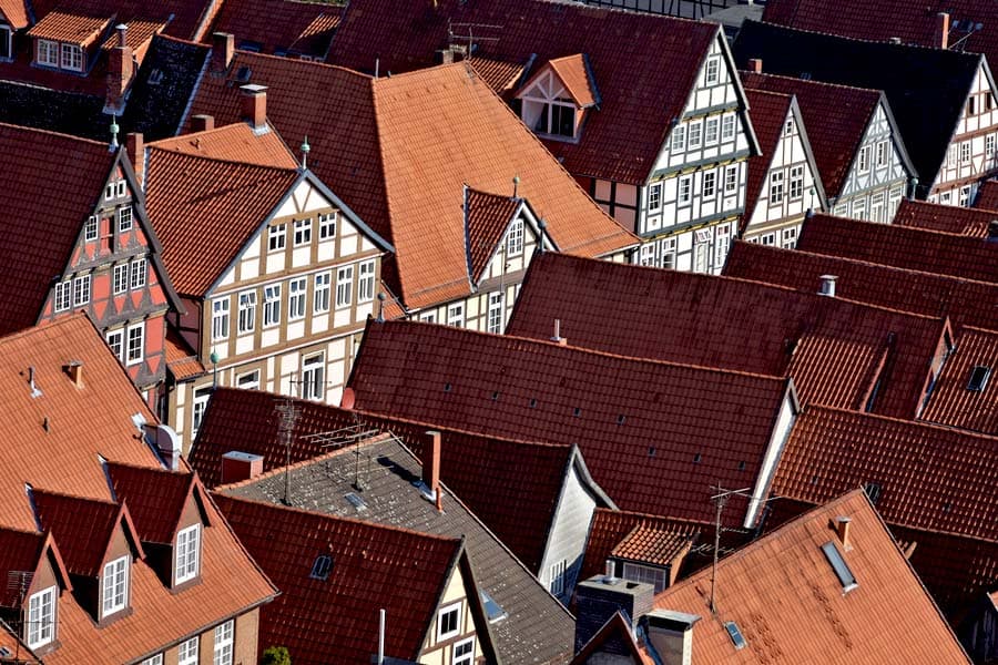 Blick vom Kirchturm auf die Dächer der Altstadt in Celle