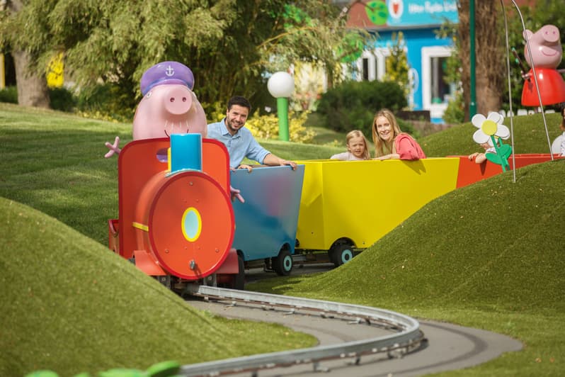 Opa Pigs Zugfahrt im Heide Park Soltau
