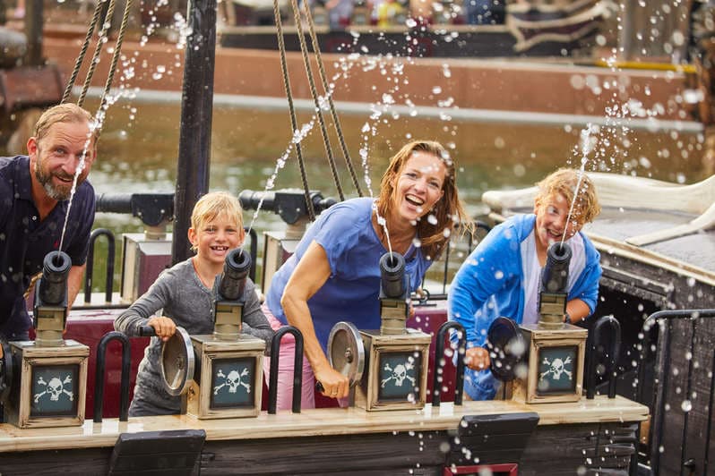 Über ein spritziges Wasserabenteuer im Heide Park Resort Soltau als Familie. Lächeln überall.