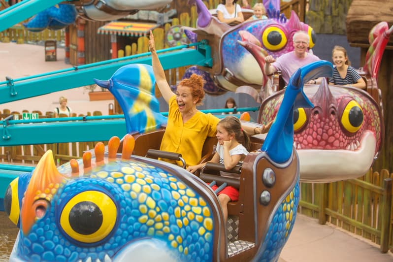 Der farbenfrohe Wasserflieger im Heide Park begeistert kleine Kinder mit seinem besonderen Design.