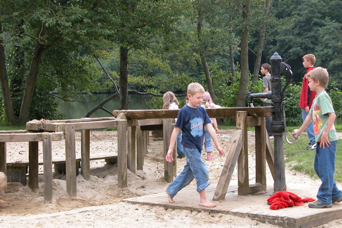 spielplatz für die kinder im otterzentrum hankensbüttel
