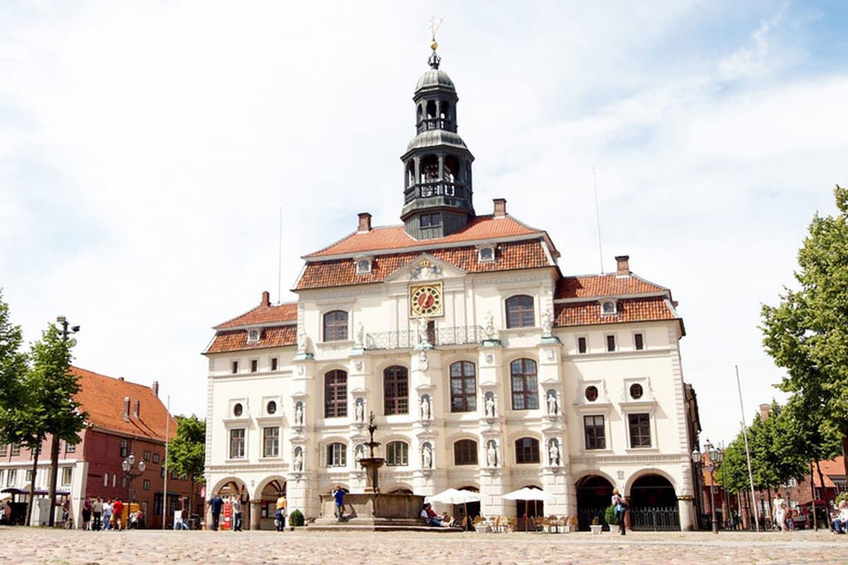 historisches Rathaus Lüneburg von vorne