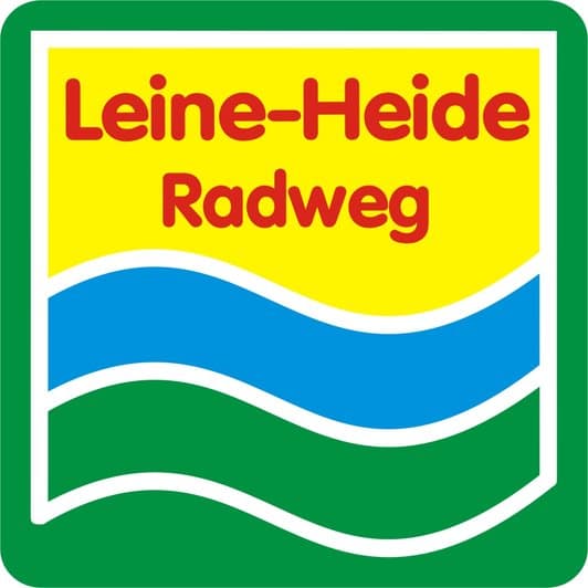 Der Leine-Heide-Radweg führt durch die Lüneburger Heide