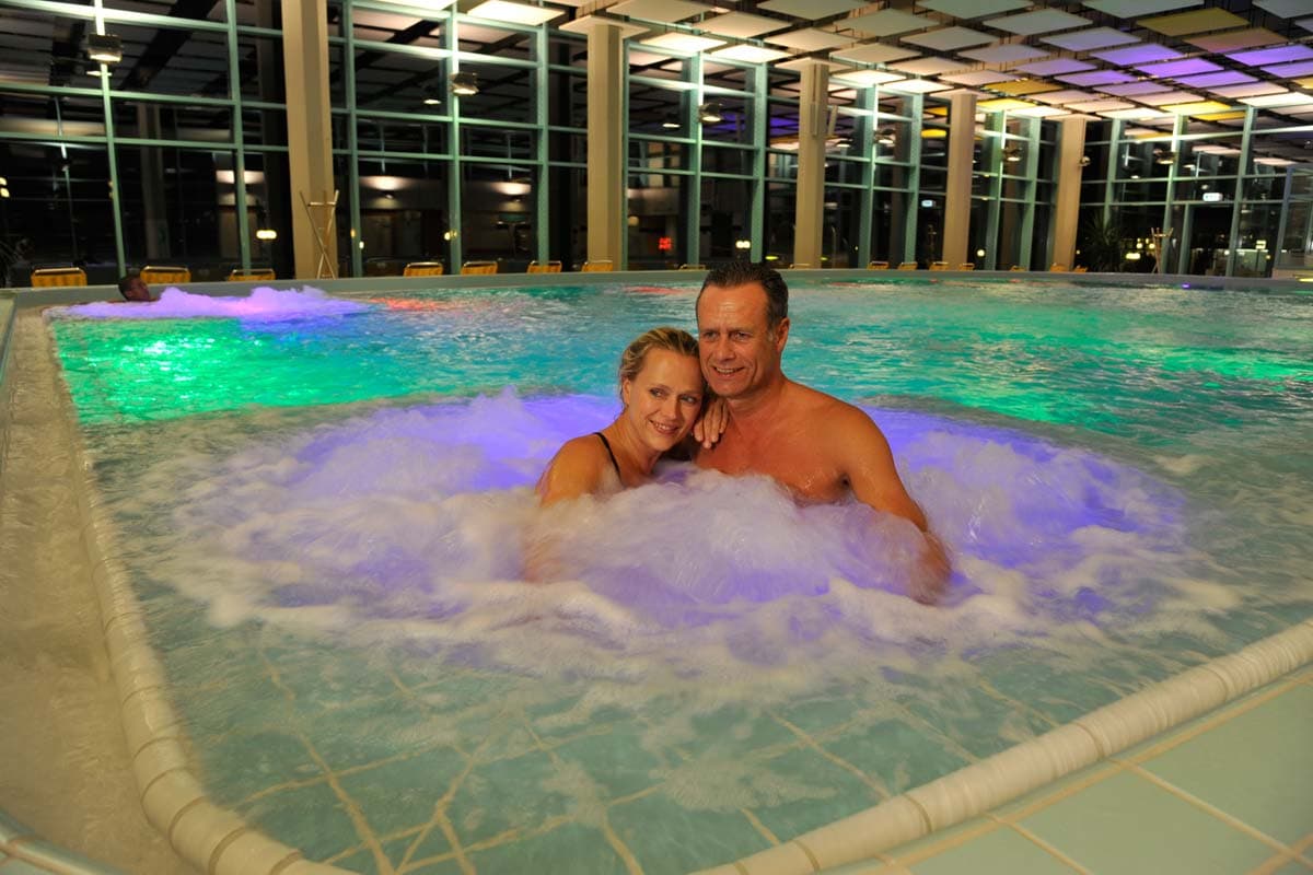 entspannung in den großen becken der therme in bad bevensen