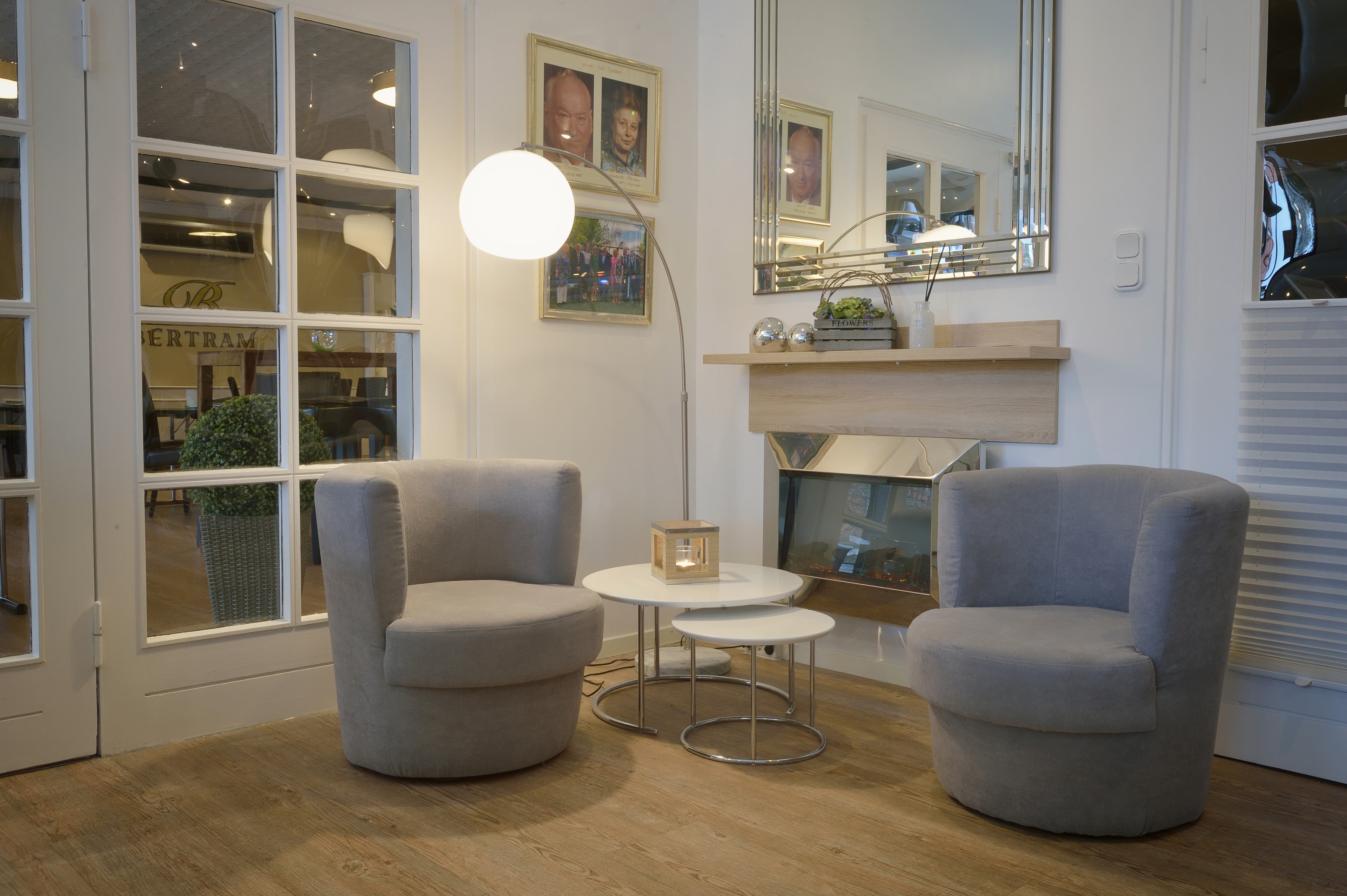 Seitzecke in der Rezeption in dem Hotel Betram in Schwarmstedt