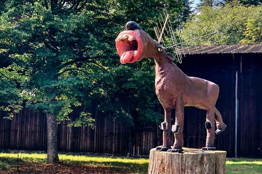 Der synthetische Hirsch von Weyhausen, ein Kunstwerk der Magischen Orte Südheide