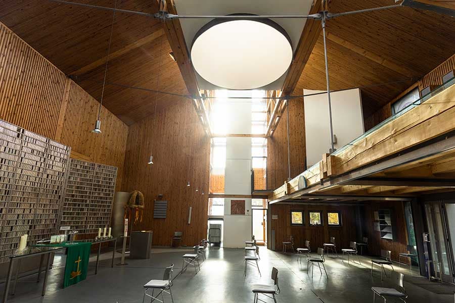 Die Eine Welt Kirche Schneverdingen von innen