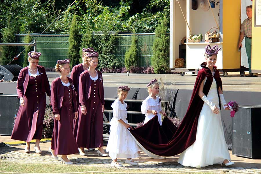 Auf der Naturbühne am Höpen wird die Heidekönigin gekrönt