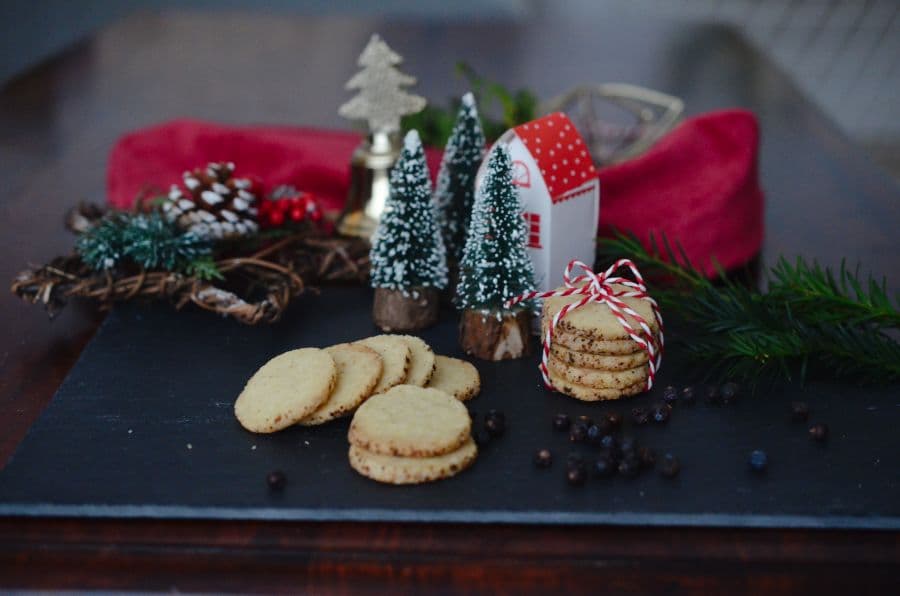 Knusprige Heidesand-Plätzchen, mit Wacholder gewürzt