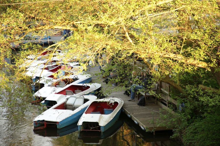 Tretboote des Biergartens Schröders Garten in Lüneburg