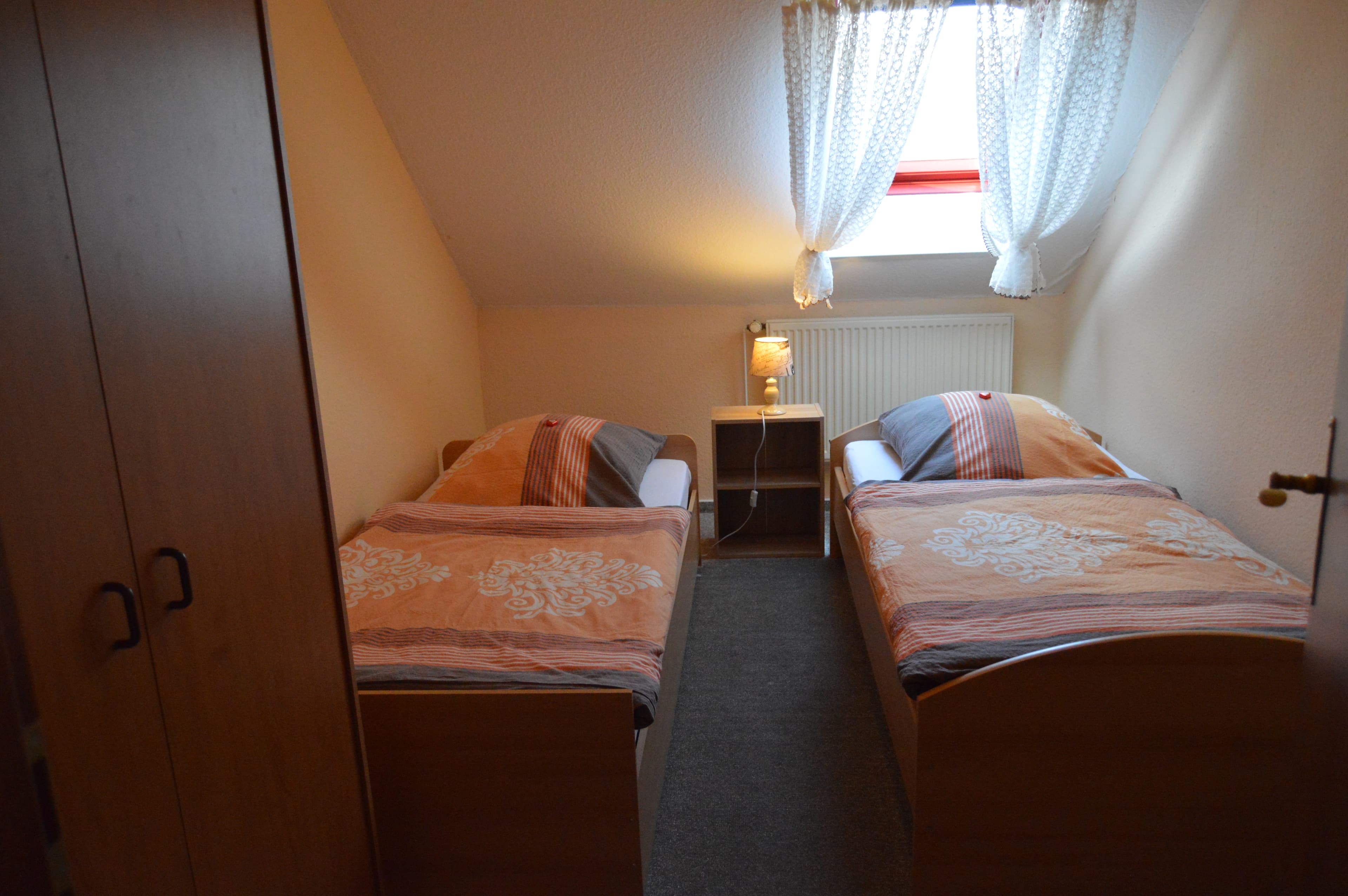 Zweibett-Zimmer in der großen Ferienwohnung Susanne Rohde in Bispingen