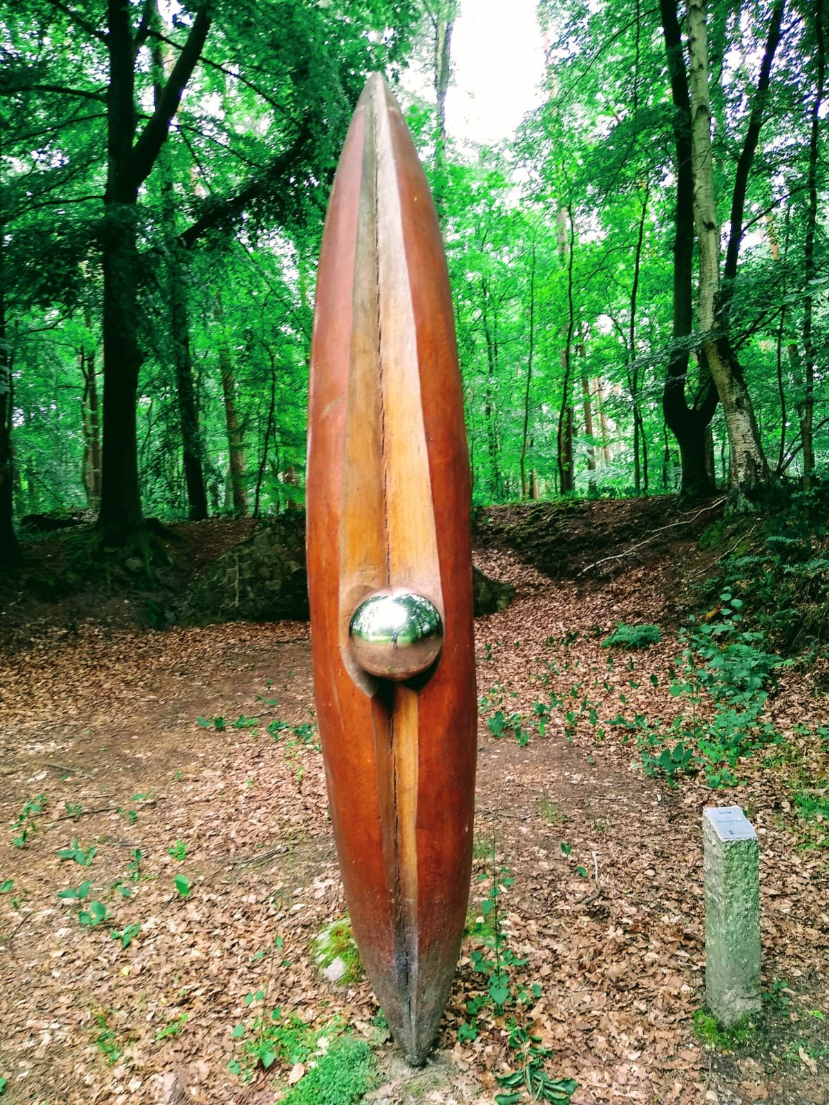 Kunstobjekt "Im Fluss" in dem Park Allerhop in Bad Fallingbostel