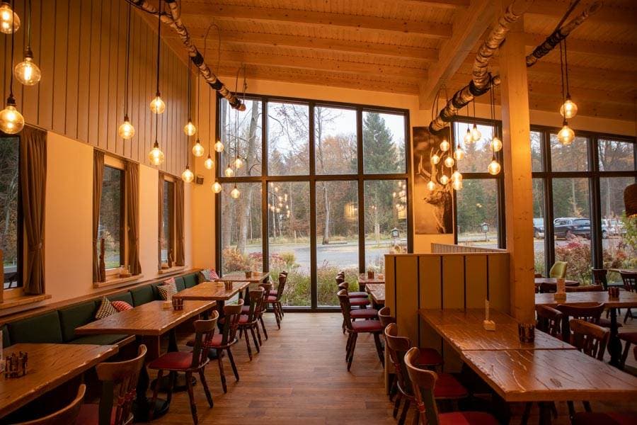 Der Baumwipfelpfad hat auch eine GastronomieThe treetop walk also has a restaurantTrætopvandringen har også en restaurantDe boomtopwandeling heeft ook een restaurant