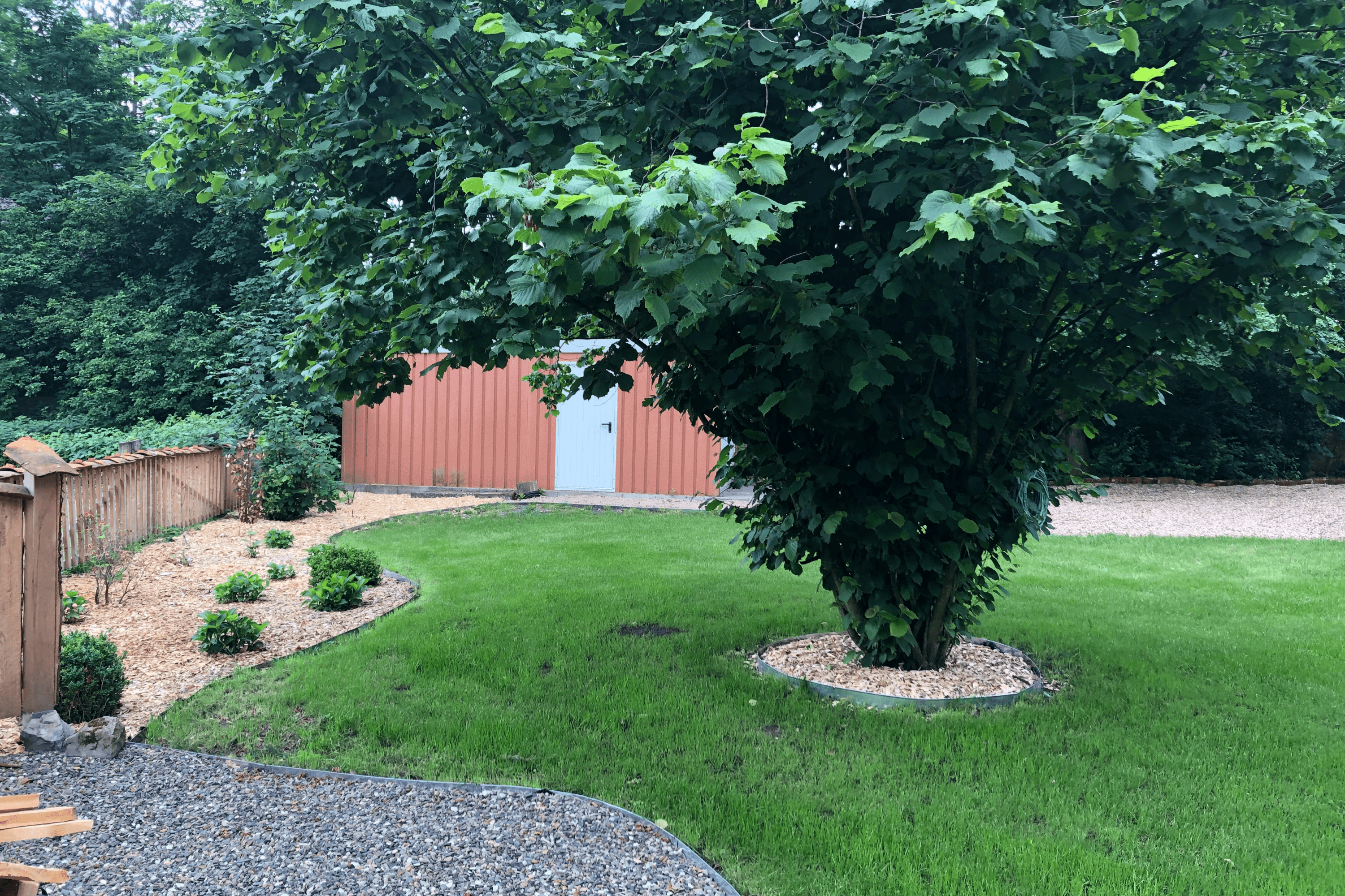 Garten/Garage des Ferienhauses Lütt hus in Wietze