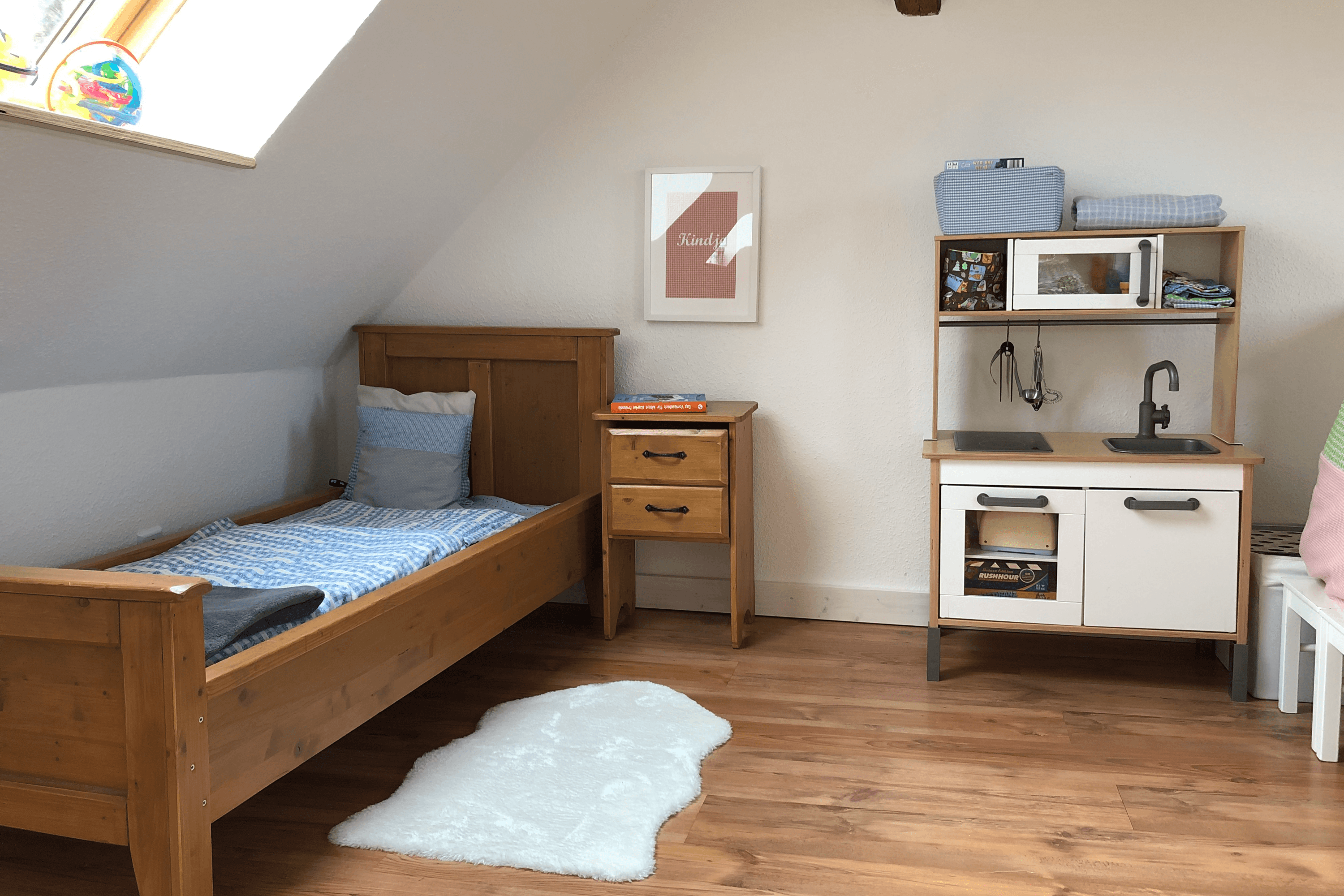 Kinderecke mit Kinderbett in dem Ferienhaus Lütt hus in Wietze